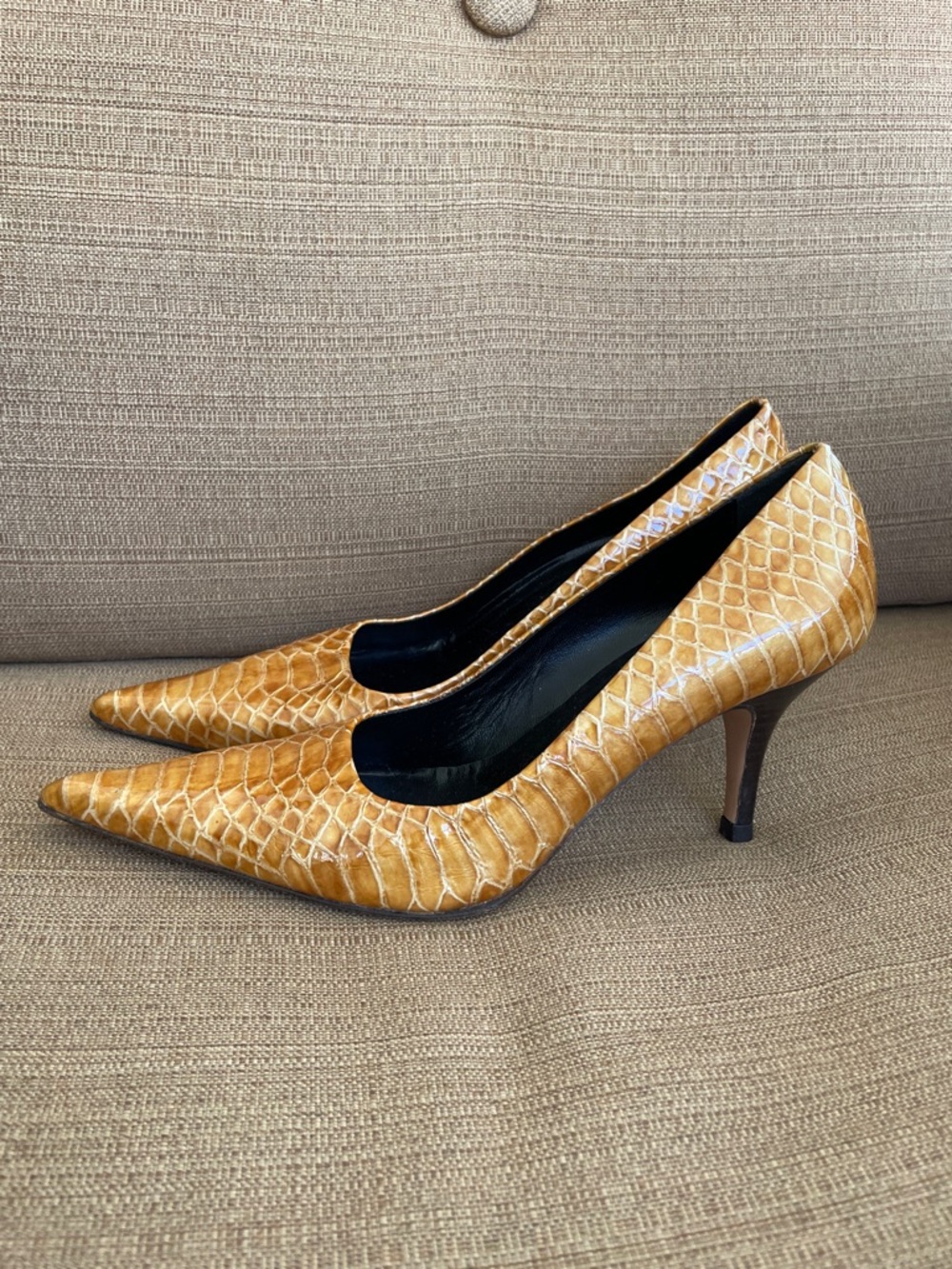 Kenneth Cole Tan Croc-Embossed Pointed Mid Heel Pumps - Picture 4 of 8